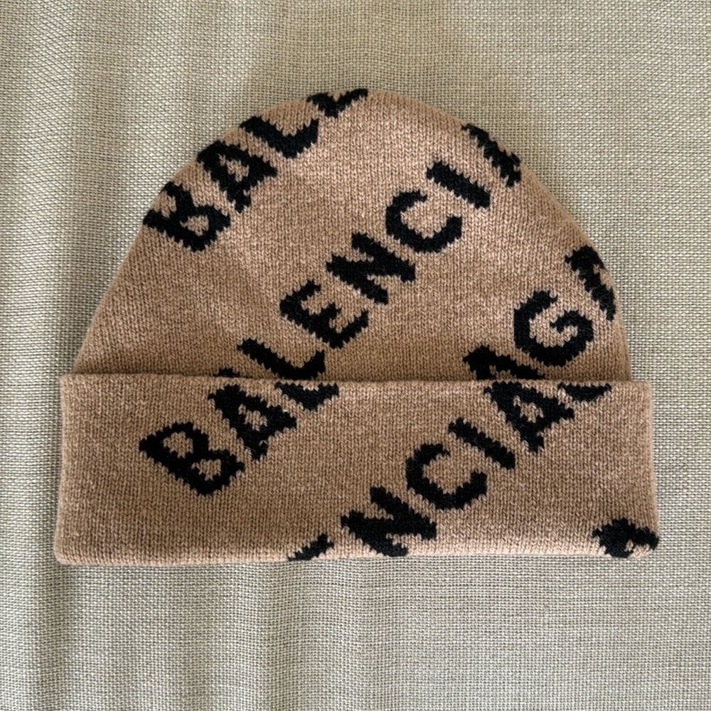 BALENCIAGA Allover Logo Beanie in beige and black